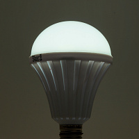 Светильник аккумуляторный, 12W Е27 AC/DC (литий-ионная батарея), белый, EL116 артикул 48980 Светильник аккумуляторный, 12W Е27 AC/DC (литий-ионная батарея), белый, EL116 артикул 48980